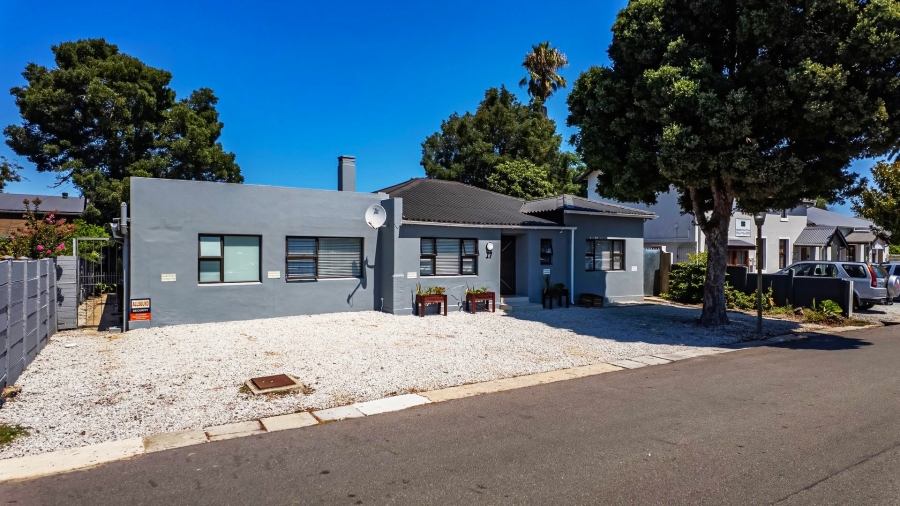 7 Bedroom Property for Sale in Knysna Central Western Cape